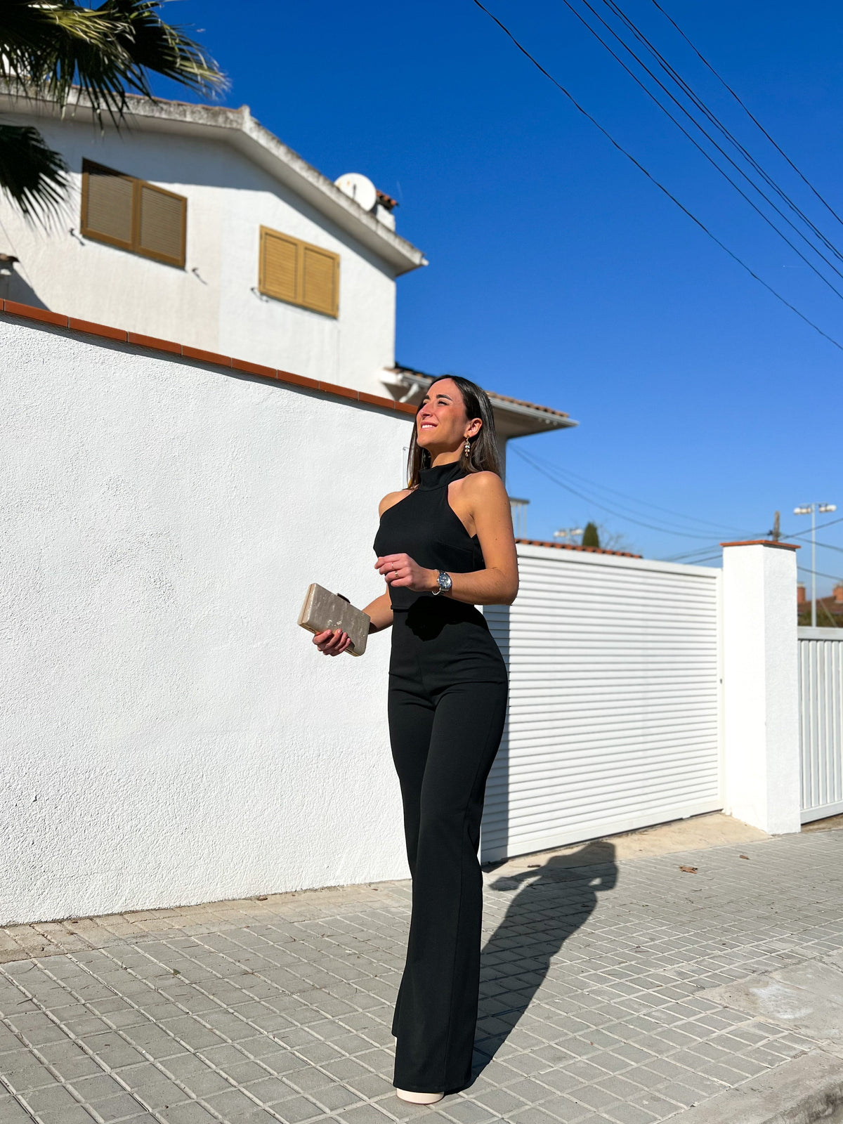Macacão preto de crepe com decote halter