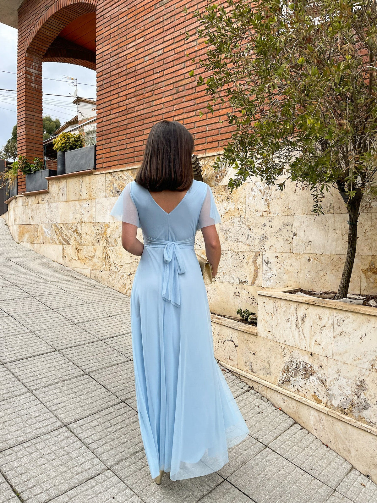 Vestido de tule com mangas celestes