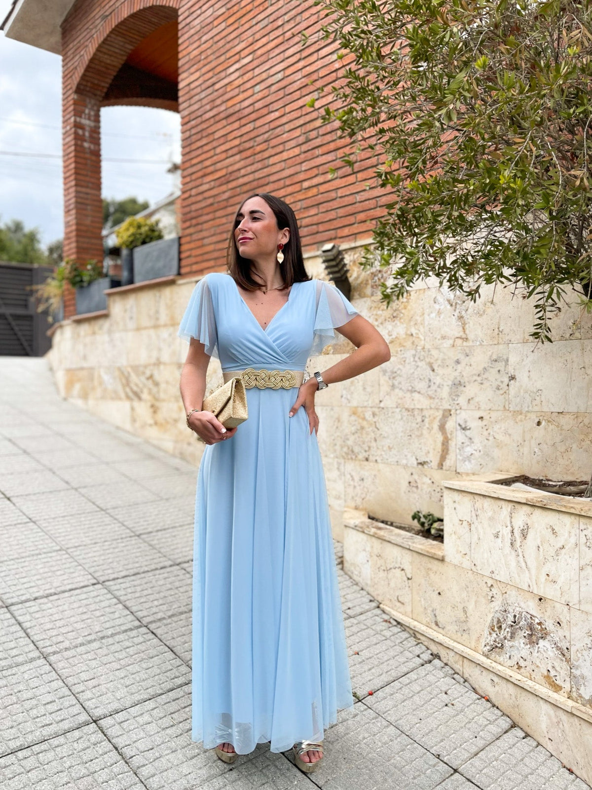 Vestido de tule com mangas celestes