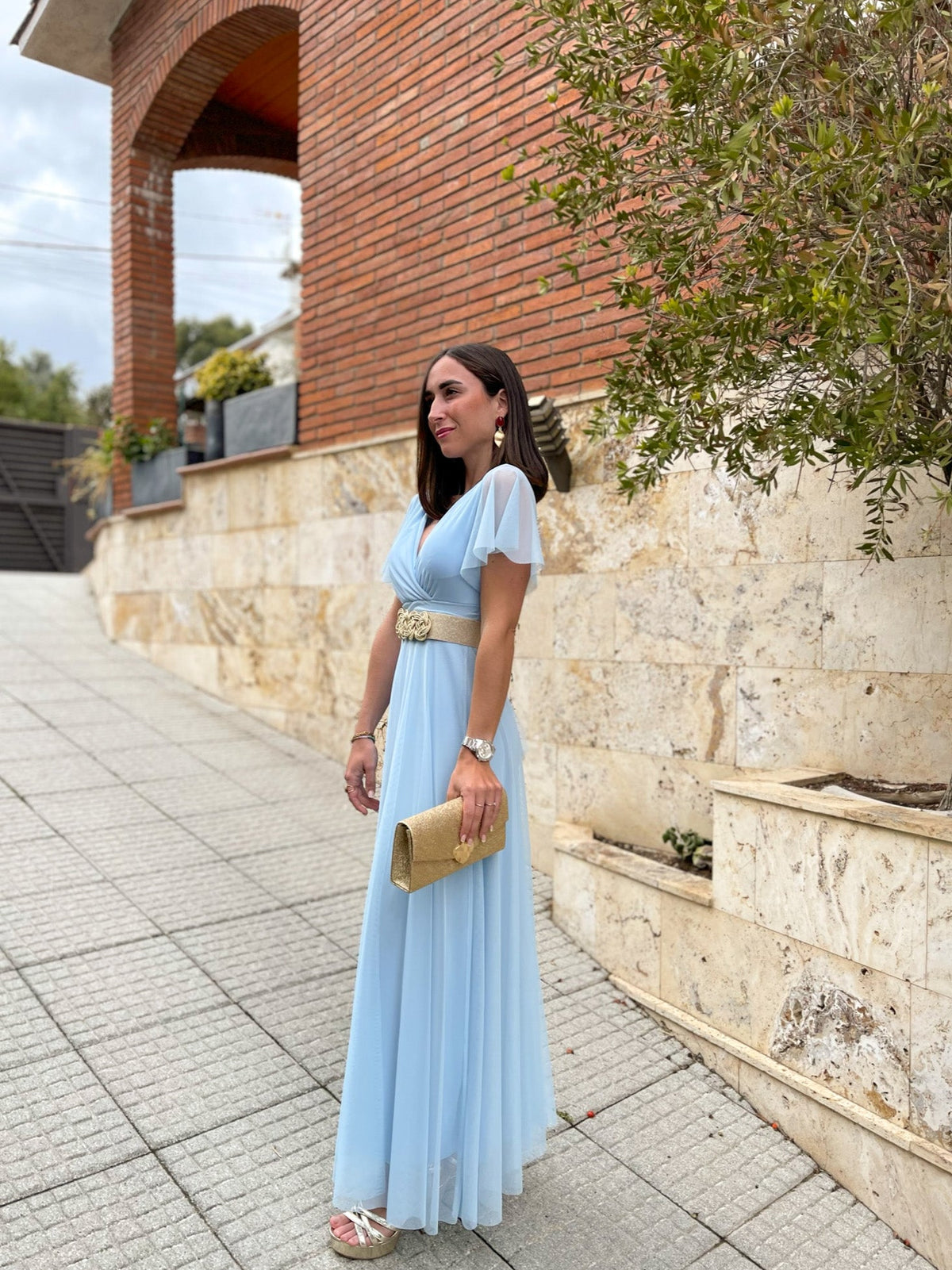 Vestido de tule com mangas celestes