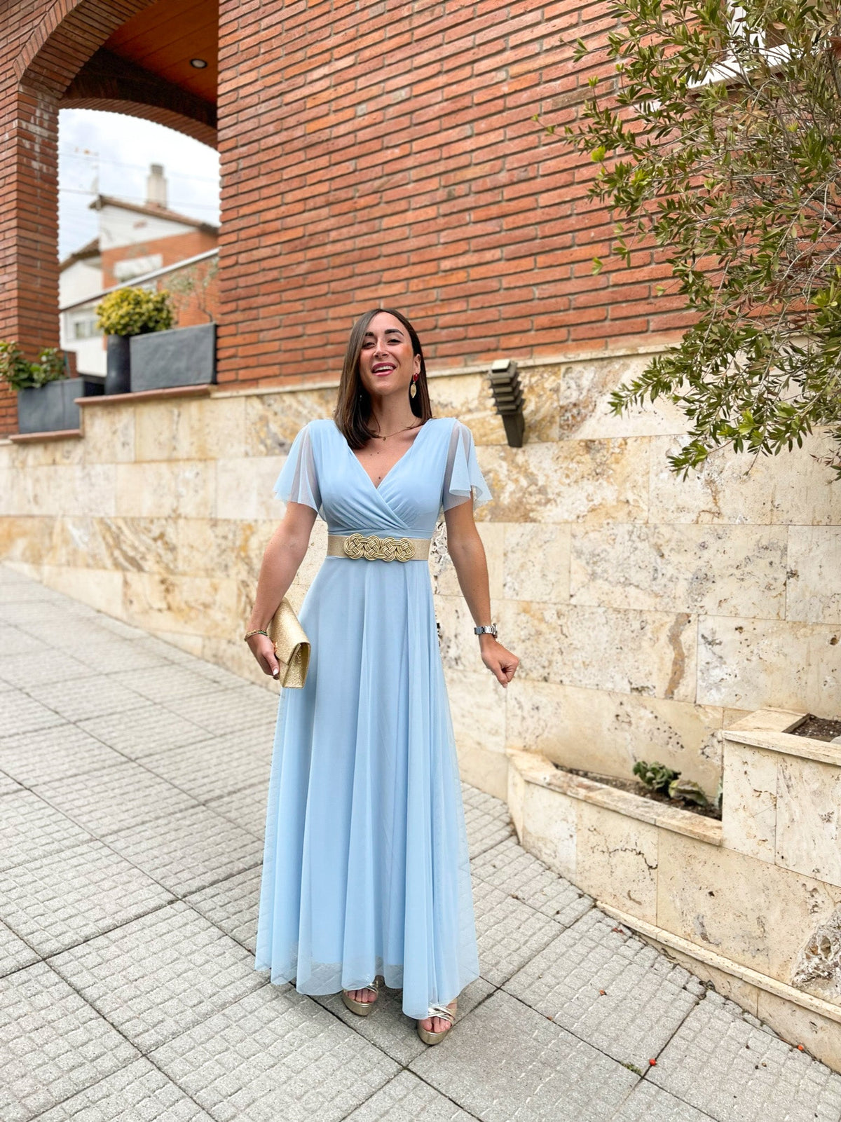 Vestido de tule com mangas celestes