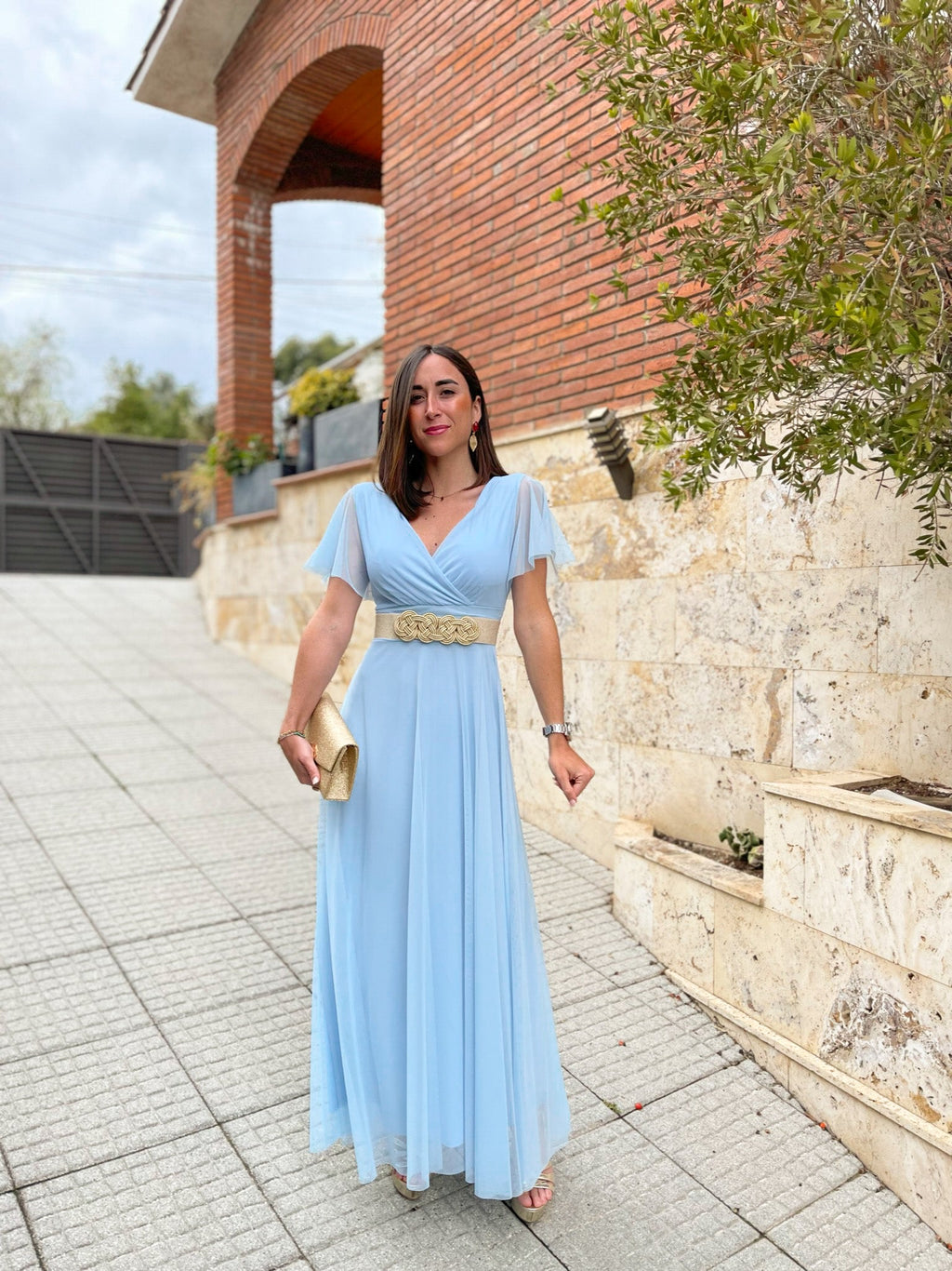 Vestido de tule com mangas celestes