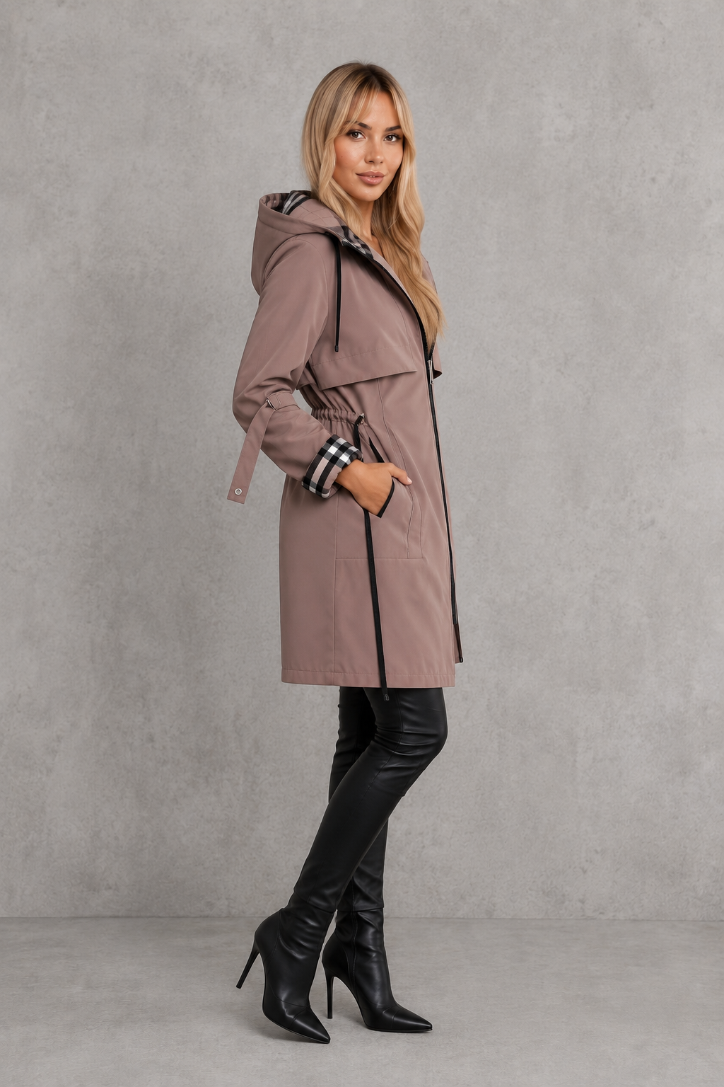Chaqueta con capucha y cremallera