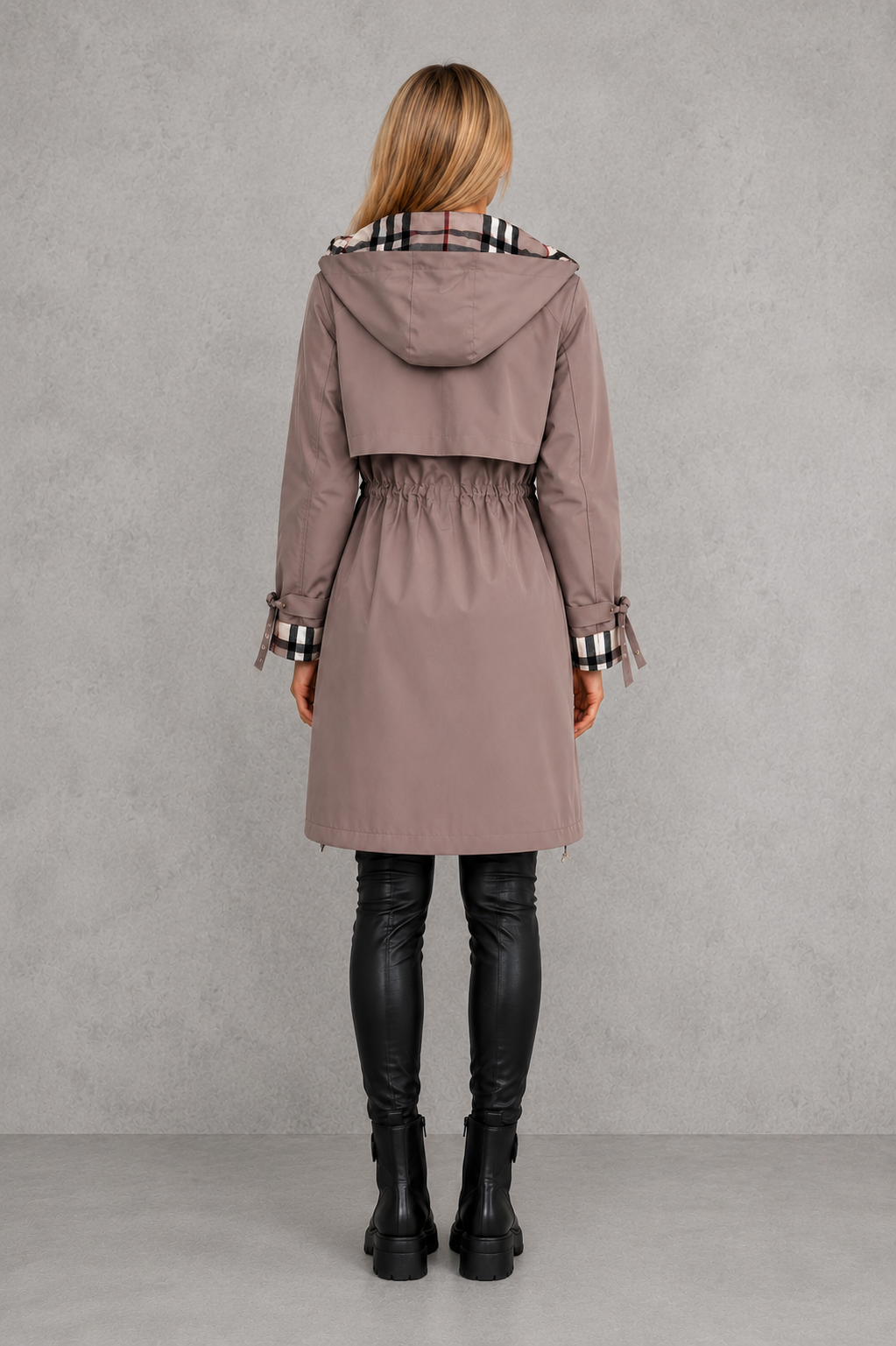 Chaqueta con capucha y cremallera